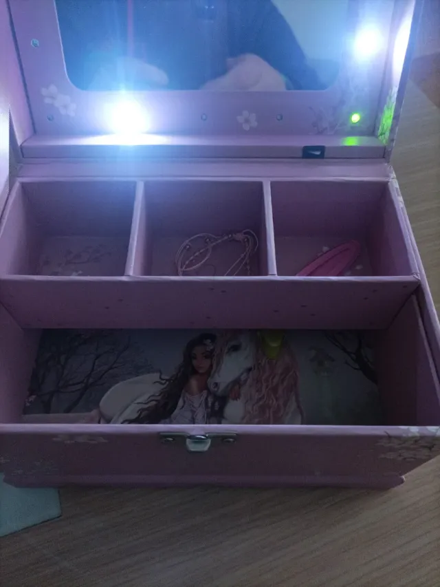 Joyero infantil con diseño de caballo y niña