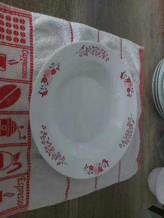 Set di stoviglie in vetro e ceramica