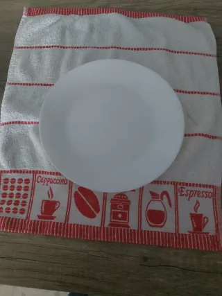 Set di stoviglie in vetro e ceramica