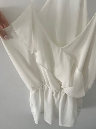 Top blanco con volantes