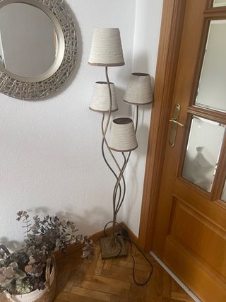 Lampada da terra dorata e beige