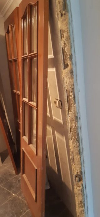 2 Puertas Madera Acristaladas y 1 ciega.
