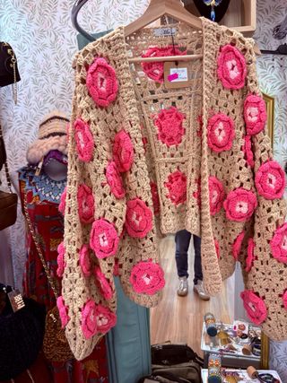 Jersey ganchillo beige y rosa hecho a mano