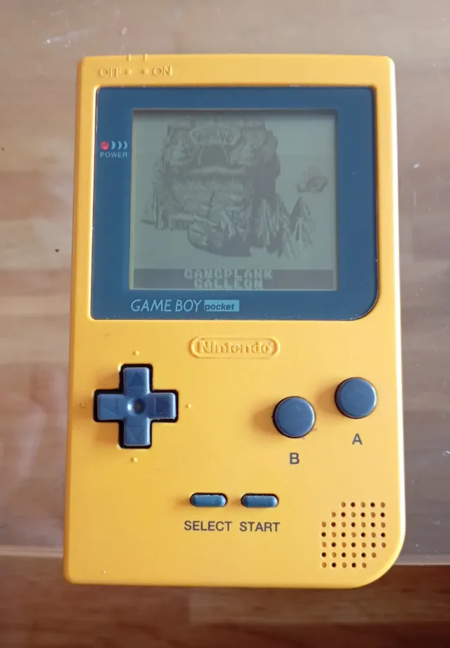 Nintendo Game Boy Pocket  y cartucho de juego