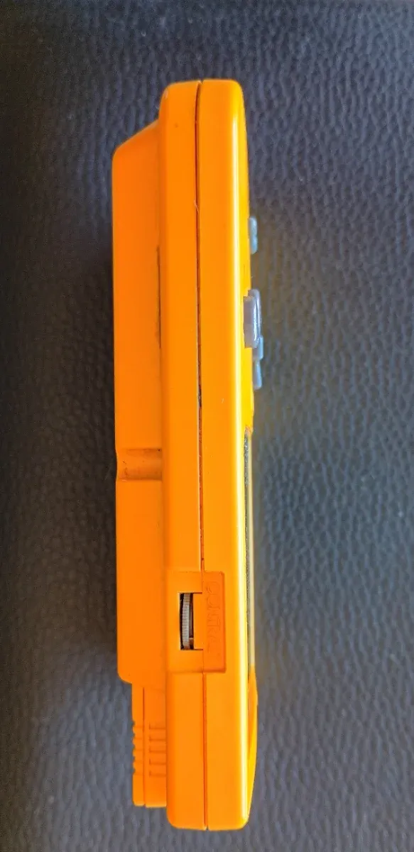 Nintendo Game Boy Pocket  y cartucho de juego