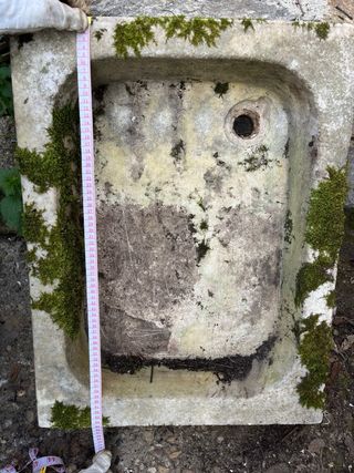 Pila antigua de mármol