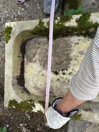 Pila antigua de mármol