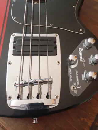 Bajo Ibanez ATK