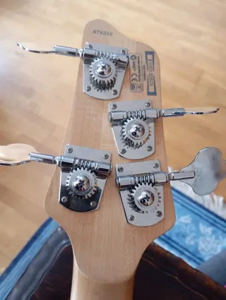 Bajo Ibanez ATK