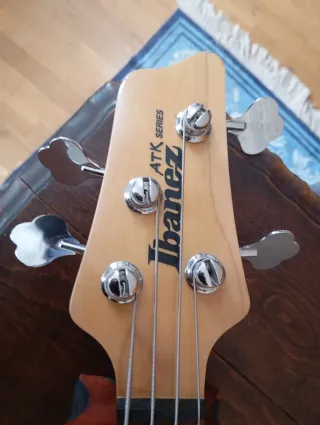 Bajo Ibanez ATK