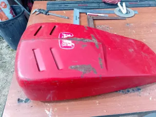 Capó Motoazada Agria Rojo