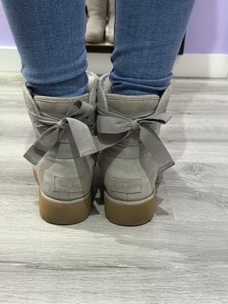 Botines UGG Kristin Gris con Lazos