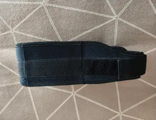 Toalla, rodilleras y cinturón gimnasio