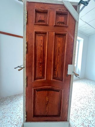 Puerta de pino Canadá hecha a mano