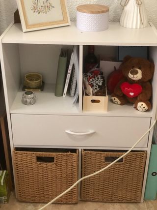 Mueble de almacenaje blanco y marrón