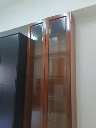 PON EL PRECIO. Estantería madera y cristal