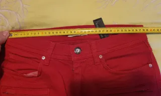 Vaqueros Zara Rojos