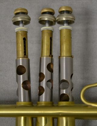 Trompeta Bach Stradivarius Pabellón 43