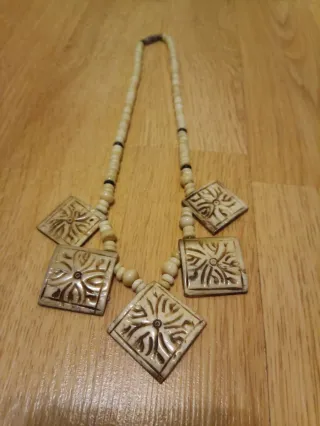 Collar Étnico Cuadrado Hueso