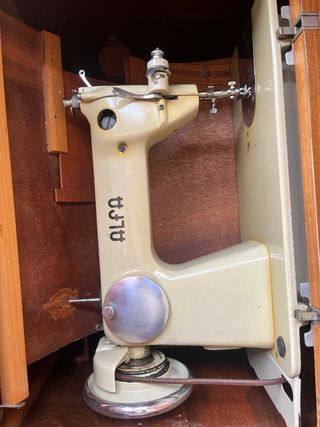 Máquina de coser antigua