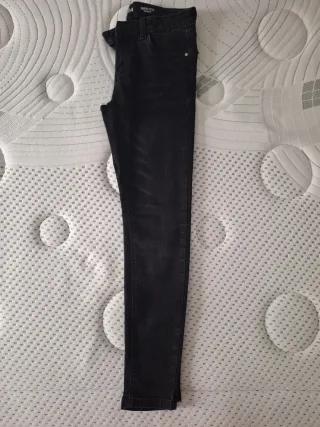 Pantalón pitillo negro talla 11 años