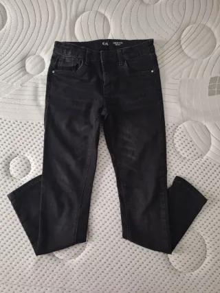 Pantalón pitillo negro talla 11 años