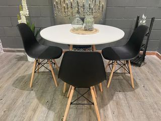 MESA REDONDA DE MADERA + 4 SILLAS NORDICAS