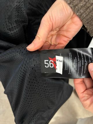 Chaqueta Dainese Moto Negra + caso schubber SR2