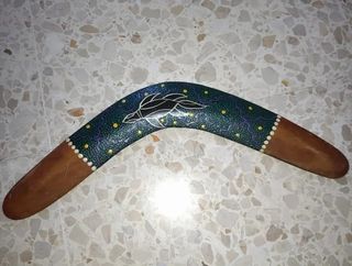 Bumeranes de madera decorados