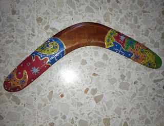 Bumeranes de madera decorados