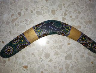 Bumeranes de madera decorados