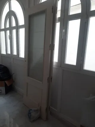 2 Puertas Macizas Blancas con Marco