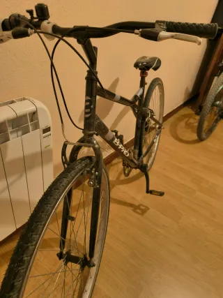 Bicicleta B-Pro ruedas en 28" Buen estado.