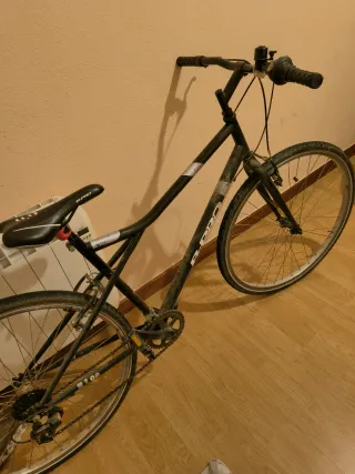 Bicicleta B-Pro ruedas en 28" Buen estado.