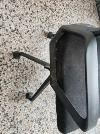 Silla de oficina ergonómica negra