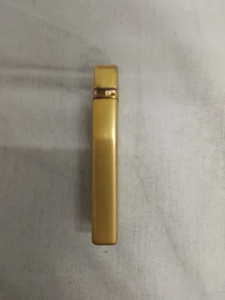 Mechero antiguo dorado con dragón