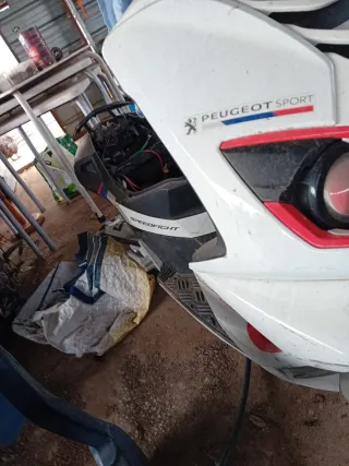 Peugeot Speedfight Scooter Blanco/Rojo