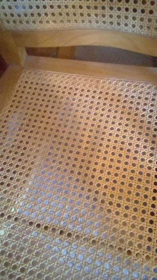 Mecedora de madera y mimbre