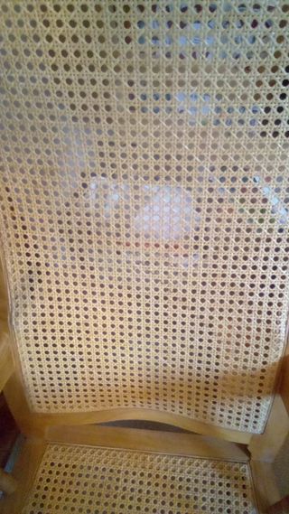 Mecedora de madera y mimbre