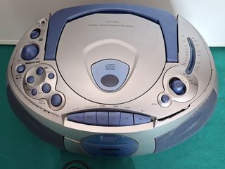 Sanyo MCD Z70F, CD Player Radio Cassette Recorder