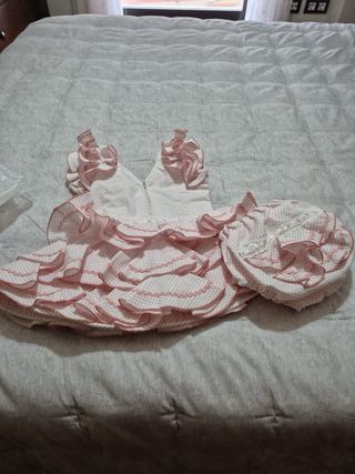 Traje de flamenca rosa y blanco
