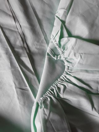 Juego de sábanas verde con encaje