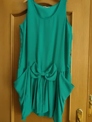 Vestido fiesta verde con lazo