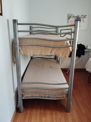 Litera metálica gris y beige