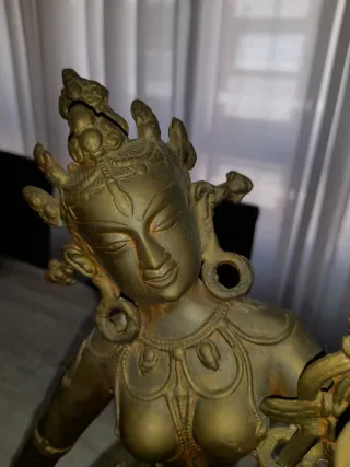 Figura decorativa de metal