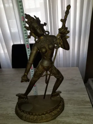 Figura decorativa de metal