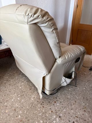 Sillón reclinable masajeador piel beige