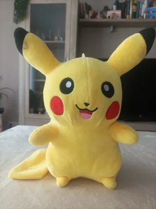 Camiseta y Peluche Pikachu