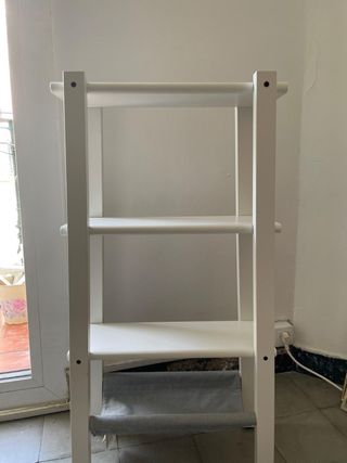 Estantería de madera y tela