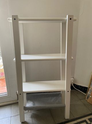 Estantería de madera y tela